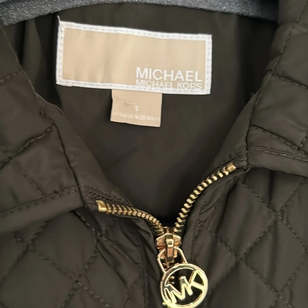 MICHAEL KORS QUILTED PUFFER JACKET Green WITH GOLD DETAILS SIZE S